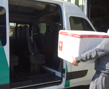 A Secretaria de Estado da Saúde (Sesa) iniciou na manhã deste sábado (7), a distribuição de 400.230 vacinas contra a Covid-19 para as 22 Regionais de Saúde do Paraná. O lote faz parte da 35ª  pauta de distribuição do Ministério da Saúde, enviada ao Estado nesta sexta-feira (6) com 415.790 doses. 57,6% do lote é destinado à primeira dose (D1) ou dose única (DU) e 42,4% para segunda dose (D2).  -  Curitiba, 07/08/2021  -  Foto: Américo Antonio/SESA