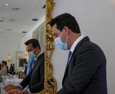 Governador Carlos Massa Ratinho Junior, durante cerimônia de posse do advogado paranaense Tracy Reinaldet, como representante brasileiro no Comitê Permanente da América Latina para a Prevenção do Crime (COPLAD), da ONU. - Curitiba, 17/08/2021 - Foto Gilson Abreu/AEN