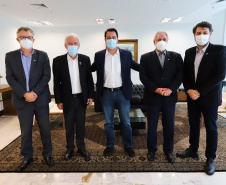 O governador Carlos Massa Ratinho Junior recebe  nesta quinta-feira (19) o Presidente nacional do Sebrae, Carlos do Carmo Andrade Melles, o presidente do Conselho Deliberativo do Sebrae/PR, Fernando Moraes e  o Diretor Superintendente - Sebrae/PR Vitor Roberto Tioqueta. O vice-governador Darci Piana acompanha a agenda. 19/08/2021 - Foto: Geraldo Bubniak/AEN