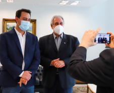 O governador Carlos Massa Ratinho Junior recebe  nesta quinta-feira (19) o Presidente nacional do Sebrae, Carlos do Carmo Andrade Melles, o presidente do Conselho Deliberativo do Sebrae/PR, Fernando Moraes e  o Diretor Superintendente - Sebrae/PR Vitor Roberto Tioqueta. O vice-governador Darci Piana acompanha a agenda. 19/08/2021 - Foto: Geraldo Bubniak/AEN