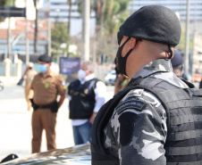 Denúncias de crimes e casos de violência na região Central da Capital embasaram a Ação Integrada de Fiscalização Urbana (AIFU), em parceria com a 1ª Companhia do 12º Batalhão da PM (12º BPM), a deflagrarem a primeira edição da operação Centro Seguro, nesta quinta-feira (19/08).   -  Curitiba, 19/08/2021  -  Foto: SESP-PR