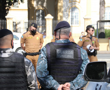 Denúncias de crimes e casos de violência na região Central da Capital embasaram a Ação Integrada de Fiscalização Urbana (AIFU), em parceria com a 1ª Companhia do 12º Batalhão da PM (12º BPM), a deflagrarem a primeira edição da operação Centro Seguro, nesta quinta-feira (19/08).   -  Curitiba, 19/08/2021  -  Foto: SESP-PR