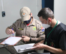 Denúncias de crimes e casos de violência na região Central da Capital embasaram a Ação Integrada de Fiscalização Urbana (AIFU), em parceria com a 1ª Companhia do 12º Batalhão da PM (12º BPM), a deflagrarem a primeira edição da operação Centro Seguro, nesta quinta-feira (19/08).   -  Curitiba, 19/08/2021  -  Foto: SESP-PR