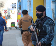 Denúncias de crimes e casos de violência na região Central da Capital embasaram a Ação Integrada de Fiscalização Urbana (AIFU), em parceria com a 1ª Companhia do 12º Batalhão da PM (12º BPM), a deflagrarem a primeira edição da operação Centro Seguro, nesta quinta-feira (19/08).   -  Curitiba, 19/08/2021  -  Foto: SESP-PR
