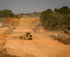 Obra do Contorno Norte de Castro avança e aumenta segurança na cidade ao retirar circulação de tráfego pesado. 08-2021Fotos Gilson Abreu/AEN