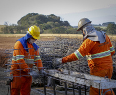 Obra do Contorno Norte de Castro avança e aumenta segurança na cidade ao retirar circulação de tráfego pesado. 08-2021Fotos Gilson Abreu/AEN