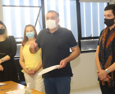 A Secretaria de Justiça, Família e Trabalho assinou nesta segunda-feira (23) um protocolo de intenções com Faculdade Educacional da Lapa (Fael) para o oferecimento de cursos gratuitos em seis áreas. Os cursos serão virtuais e divulgados pelas agências do trabalhador do Paraná.   -  Curitiba, 23/08/2021  -  Foto: SEJUF