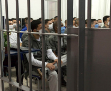 Vinte e oito presos da Penitenciária Estadual de Londrina II (PEL2) receberam seus certificados dos cursos profissionalizantes de construção civil, elétrica predial e refrigeração, ofertados à primeira turma do Projeto Capacitar para Libertar. A cerimônia de formatura ocorreu na tarde desta quinta-feira (26), em uma das salas da penitenciária. -  Londrina, 27/08/2021  -  Foto: DEPEN-PARANÁ
