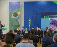 Mais de 2,5 mil kits de robótica serão entregues nas próximas semanas para 257 colégios da rede estadual do Paraná. A ação inovadora integra o programa Robótica Paraná, lançado nesta segunda-feira (30), no Palácio Iguaçu, pelo governador Carlos Massa Ratinho Junior.  -  Curitiba, 30/08/2021  -   Foto Gilson Abreu/AEN