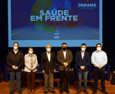 O Governo do Estado vai aportar R$ 50 milhões em 2022 para os procedimentos cirúrgicos eletivos. O anúncio foi feito nesta segunda-feira (30) pelo secretário de Estado da Saúde, Beto Preto, em reunião com a participação do vice-governador Darci Piana, diretores das 22 Regionais de Saúde, equipes técnicas, além de gestores e representantes municipais no evento ?Saúde em frente?. Foto: Américo Antonio/SESA