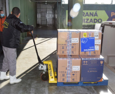  Mais 79,5 mil vacinas contra a Covid-19 chegam ao Paraná. Foto: Américo Antonio/SESA