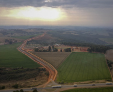 Obras do Contorno Sul de Wenceslau Braz avançam para desviar tráfego pesado da área urbana.
Foto Gilson Abreu/AEN