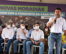 O governador Carlos Massa Ratinho Junior participou nesta sexta-feira (3) do lançamento da pedra fundamental da obra de construção de 75 casas populares em Jandaia do Sul, no Vale do Ivaí.  Foto: Ari Dias/AEN