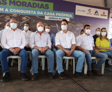 O governador Carlos Massa Ratinho Junior participou nesta sexta-feira (3) do lançamento da pedra fundamental da obra de construção de 75 casas populares em Jandaia do Sul, no Vale do Ivaí.  Foto: Ari Dias/AEN