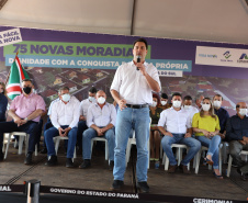 O governador Carlos Massa Ratinho Junior participou nesta sexta-feira (3) do lançamento da pedra fundamental da obra de construção de 75 casas populares em Jandaia do Sul, no Vale do Ivaí.  Foto: Ari Dias/AEN