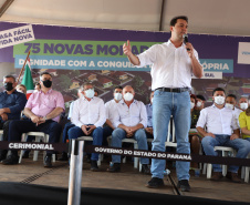 O governador Carlos Massa Ratinho Junior participou nesta sexta-feira (3) do lançamento da pedra fundamental da obra de construção de 75 casas populares em Jandaia do Sul, no Vale do Ivaí.  Foto: Ari Dias/AEN