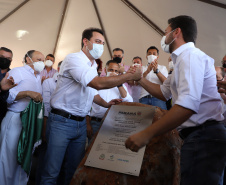 O governador Carlos Massa Ratinho Junior participou nesta sexta-feira (3) do lançamento da pedra fundamental da obra de construção de 75 casas populares em Jandaia do Sul, no Vale do Ivaí.  Foto: Ari Dias/AEN
