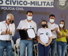 Governador entrega novos uniformes para alunos da escola cívico-militar de Jandaia do Sul  -  Jandaia do Sul, 03/09/2021  -  Foto: Ari Dias/AEN