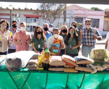 IAT continua com ações de distribuição de mudas de árvores nativas em troca de alimentos. Foto: IAT