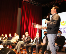  O governador Carlos Massa Ratinho Junior participou, nesta sexta-feira (10), do lançamento da Agro Laranjeiras, nova empresa de desmamados que fará um investimento inicial de R$ 377 milhões no Estado.  Laranjeiras do Sul, 10/09/2021  -  Foto: Ari Dias/AEN