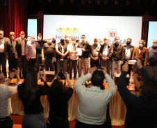  O governador Carlos Massa Ratinho Junior participou, nesta sexta-feira (10), do lançamento da Agro Laranjeiras, nova empresa de desmamados que fará um investimento inicial de R$ 377 milhões no Estado.  Laranjeiras do Sul, 10/09/2021  -  Foto: Ari Dias/AEN