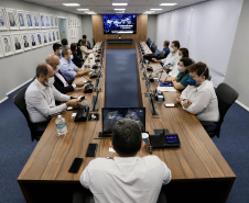 As obras e projetos em desenvolvimento nos portos do Paraná foram apresentados, nesta sexta-feira (10), para representantes da Agência Nacional de Transportes Terrestres (ANTT) e ministérios da Infraestrutura (Minfra) e Economia. A comitiva nacional visitou a sede administrativa da administração dos portos de Paranaguá e Antonina com o Grupo de Trabalho do Plano Estadual Ferroviário (GT Ferrovias).  -  Paranaguá, 10/09/2021  -  Foto: Claudio Neves/Portos do Paraná