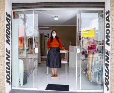 Josiane Duarte, proprietária de uma loja de roupas para o público evangélico, em Piraquara.
Foto Gilson Abreu/AEN