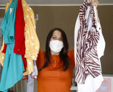 Josiane Duarte, proprietária de uma loja de roupas para o público evangélico, em Piraquara.
Foto Gilson Abreu/AEN