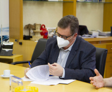 Sanepar e Embrapa vão utilizar abelhas sem ferrão para monitoramento ambiental - Diretor-presidente da Sanepar; Claudio Stabile; diretor de Meio Ambiente da Sanepar; Julio Gonchorosky; Chefe Geral da Embrapa Florestas; Erich Schaitza; e pesquisador da Embrapa Florestas Guilherme Schnell e Schühli; -; Curitiba; 13/09/2021; -; Foto:; Andre Thiago Chaves Aguiar/Sanepar