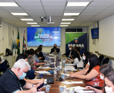 O Estado está recebendo a visita da equipe técnica da Secretaria de Atenção Primária à Saúde do Ministério da Saúde nesta semana para debater o contexto da pandemia. O objetivo do encontro é um acompanhamento das ações que estão sendo realizadas e futuras do cuidado integrado e dirigido à população dos 399 municípios.  -  Curitiba, 13/09/2021  -  Foto: Américo Antonio/SESA