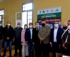O secretário de Estado da Saúde, Beto Preto assinou a ordem de serviço nesta quinta-feira (16) que autoriza o início imediato de reformas de reparo no Hospital Regional da Lapa São Sebastião (HRLSS).  -  Curitiba, 16/09/2021  -  Foto: Américo Antonio/SESA