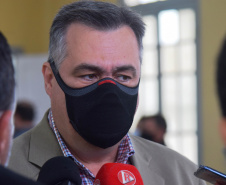 O secretário de Estado da Saúde, Beto Preto assinou a ordem de serviço nesta quinta-feira (16) que autoriza o início imediato de reformas de reparo no Hospital Regional da Lapa São Sebastião (HRLSS).  -  Curitiba, 16/09/2021  -  Foto: Américo Antonio/SESA