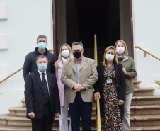 O secretário de Estado da Saúde, Beto Preto assinou a ordem de serviço nesta quinta-feira (16) que autoriza o início imediato de reformas de reparo no Hospital Regional da Lapa São Sebastião (HRLSS).  -  Curitiba, 16/09/2021  -  Foto: Américo Antonio/SESA