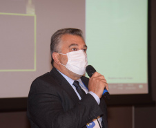 A política da atenção primária à saúde no contexto da pandemia da Covid-19 foi discutida com a Secretaria de Estado da Saúde e representantes do Ministério da Saúde nesta quinta-feira (16), durante a oficina Previne Brasil, com a presença do secretário de Atenção Primária à Saúde do órgão federal, Raphael Câmara Medeiros Parente.  -  Curitiba, 16/09/2021  -  Foto: Américo Antonio/SESA