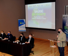 A política da atenção primária à saúde no contexto da pandemia da Covid-19 foi discutida com a Secretaria de Estado da Saúde e representantes do Ministério da Saúde nesta quinta-feira (16), durante a oficina Previne Brasil, com a presença do secretário de Atenção Primária à Saúde do órgão federal, Raphael Câmara Medeiros Parente.  -  Curitiba, 16/09/2021  -  Foto: Américo Antonio/SESA