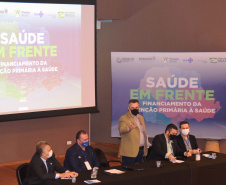 A política da atenção primária à saúde no contexto da pandemia da Covid-19 foi discutida com a Secretaria de Estado da Saúde e representantes do Ministério da Saúde nesta quinta-feira (16), durante a oficina Previne Brasil, com a presença do secretário de Atenção Primária à Saúde do órgão federal, Raphael Câmara Medeiros Parente.  -  Curitiba, 16/09/2021  -  Foto: Américo Antonio/SESA
