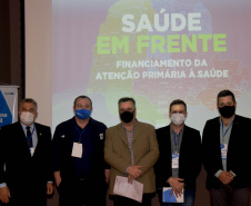 A política da atenção primária à saúde no contexto da pandemia da Covid-19 foi discutida com a Secretaria de Estado da Saúde e representantes do Ministério da Saúde nesta quinta-feira (16), durante a oficina Previne Brasil, com a presença do secretário de Atenção Primária à Saúde do órgão federal, Raphael Câmara Medeiros Parente.  -  Curitiba, 16/09/2021  -  Foto: Américo Antonio/SESA