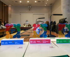 Representantes das três entidades sociais vencedoras do Prêmio Ação Solidária Paraná de 2020 foram recebidos no Palácio Iguaçu, nesta quinta-feira (16), para a entrega do troféu e certificado de reconhecimento da competição de solidariedade promovida pelo Governo do Estado