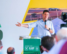 Secretários de Estado participaram, nesta quinta-feira (17), da inauguração da Usina Fotovoltaica Nelson Paludo, em Assis Chateaubriand. O chefe da Casa Civil, Guto Silva, e os secretários de Estado do Desenvolvimento Sustentável e do Turismo, Márcio Nunes, e da Agricultura e do Abastecimento, Norberto Ortigara, destacaram os benefícios de uma usina solar para os agricultores e também ao meio ambiente.  -  Assis Chateaubriand, 17/09/2021  -  Foto: SEDEST