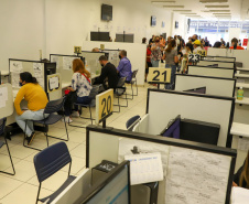 Agencia do Trabalhador Disponibiliza 400 Vagas para desempregados com 50 anos ou mais. Fotos:Ari Dias/AEN.
