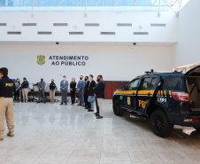 O governador Carlos Massa Ratinho Junior entrega nesta quarta-feira (22), novas viaturas para a Polícia Rodoviária Federal (PRF)  na sede da Superintendência no Paraná. - 22/09/2021 - Foto: Geraldo Bubniak/AEN