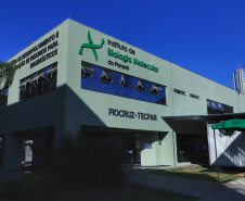 Técnicos do Instituto de Tecnologia em Imunobiológicos (Bio-Manguinhos) da Fundação Oswaldo Cruz (Fiocruz) estão no Instituto de Tecnologia do Paraná (Tecpar) esta semana para analisar o projeto de instalação de uma infraestrutura voltada ao fornecimento de novas soluções ao Sistema Único de Saúde (SUS)   -  Foto: José Fernando Ogura/AEN