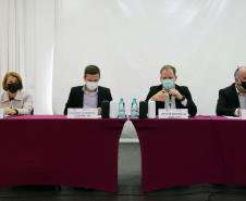 A vacinação contra a Covid-19 em adolescentes de 12 a 17 anos, com comorbidades no Paraná, foi pactuada na Comissão Intergestores Bipartite (CIB) nesta quarta-feira (22). O assunto já havia sido discutido pela Secretaria de Estado da Saúde (Sesa) e Conselho de Secretarias Municipais do Paraná (Cosems/PR) nesta terça-feira (21) e agora será oficializado em deliberação da CIB para cumprimento nos 399 municípios. Foto: Américo Antonio/SESA