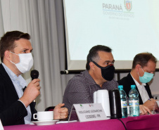 A vacinação contra a Covid-19 em adolescentes de 12 a 17 anos, com comorbidades no Paraná, foi pactuada na Comissão Intergestores Bipartite (CIB) nesta quarta-feira (22). O assunto já havia sido discutido pela Secretaria de Estado da Saúde (Sesa) e Conselho de Secretarias Municipais do Paraná (Cosems/PR) nesta terça-feira (21) e agora será oficializado em deliberação da CIB para cumprimento nos 399 municípios. Foto: Américo Antonio/SESA
