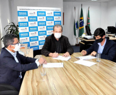 A Universidade Estadual de Ponta Grossa (UEPG) e a Prefeitura de Cerro Azul firmaram, nesta quinta-feira (23), acordo de cooperação técnica e científica, visando à revisão do Plano Diretor Municipal (PDM) da cidade, localizada na região metropolitana de Curitiba. -  Curitiba, 23/09/2021  -  Foto: SETI