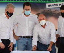 O governador Carlos Massa Ratinho Junior entrega nesta sexta-feira (24), para Inácio Martins, no Centro-Sul do Estado, 202 títulos de regularização fundiária para moradores do bairro São Roque. E tambem  libera R$ 2 milhões para pavimentação de vias.   24/09/2021 - Foto: Geraldo Bubniak/AEN