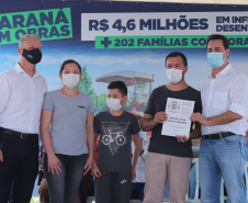 O governador Carlos Massa Ratinho Junior entrega nesta sexta-feira (24), para Inácio Martins, no Centro-Sul do Estado, 202 títulos de regularização fundiária para moradores do bairro São Roque. E tambem  libera R$ 2 milhões para pavimentação de vias.   24/09/2021 - Foto: Geraldo Bubniak/AEN