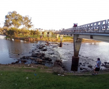 O Instituto Água e Terra (IAT), vinculado à Secretaria do Desenvolvimento Sustentável e do Turismo (Sedest), continua com fiscalizações para identificar a origem da aparição de peixes mortos no rio Iapó, nas proximidades da cidade de Castro, nos Campos Gerais. Curitiba, 27/09/2021  -  Foto: IAT