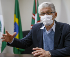 As dificuldades enfrentadas pelos agricultores paranaenses com as condições climáticas adversas, as
lições da pandemia e a perspectiva de uma nova safra com excelente produção e bons preços foram temas
abordados pelo secretário da Agricultura e do Abastecimento, Norberto Ortigara, no Agro Experience,
evento online que reúne centenas de pessoas para discutir a agropecuária brasileira