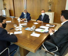 Governador Carlos Massa Ratinho Junior em reuniao com o presidente da cooperativa LAR.Foto: Ari Dias/ AEN.